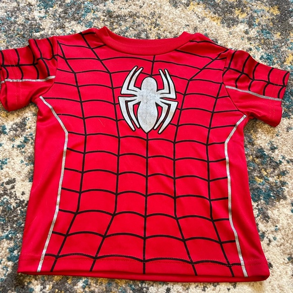 Marvel character 2 tops , and dinosaur top ( boys) - Picture 5 of 8